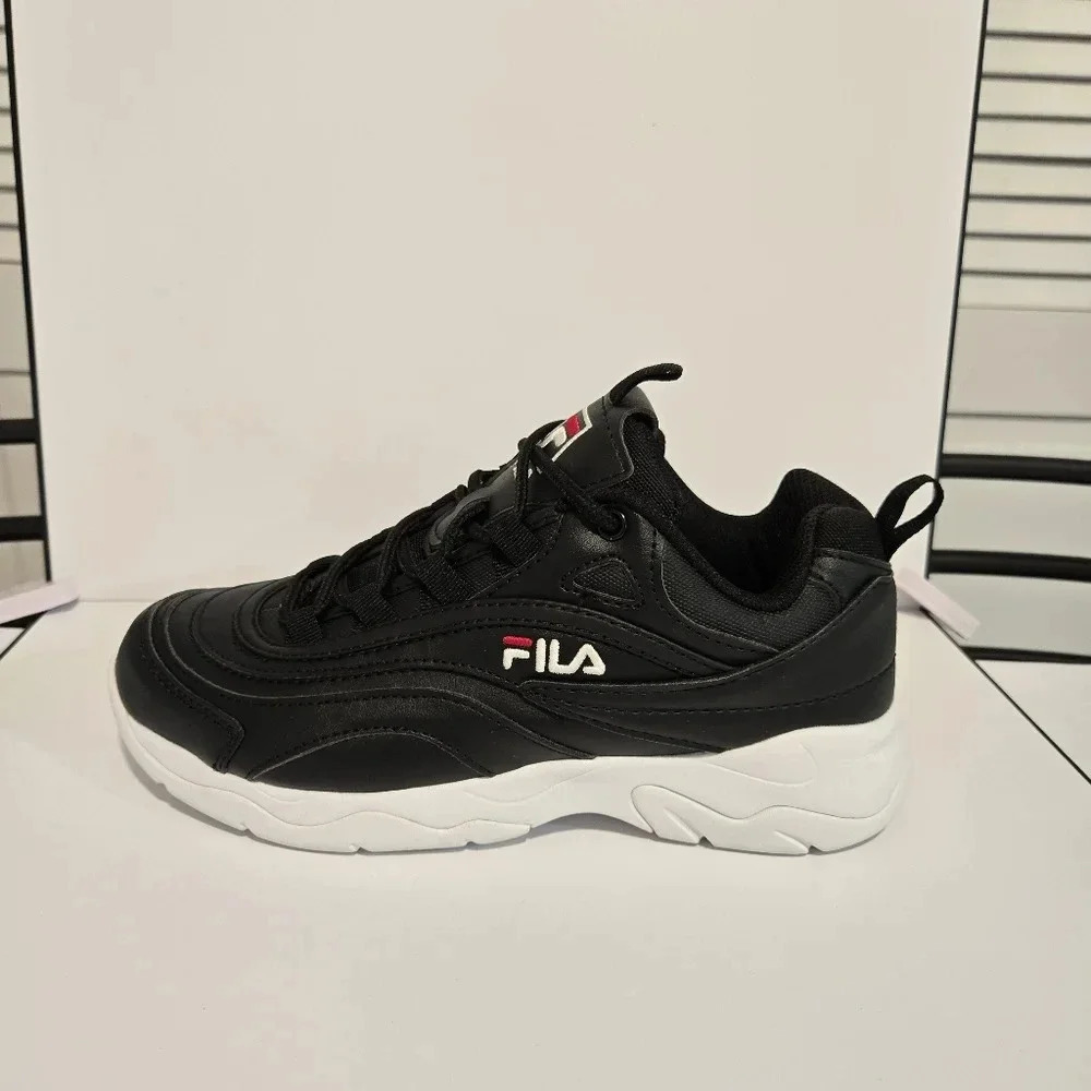FILA Black Classic Sneakers – Stylish Comfort for Everyday Wear - Picture 3 of 11